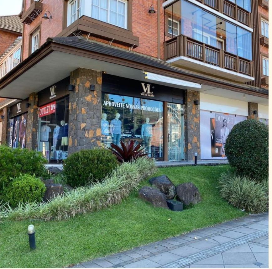 Fachada da loja Vitto Leoni no centro de Gramado